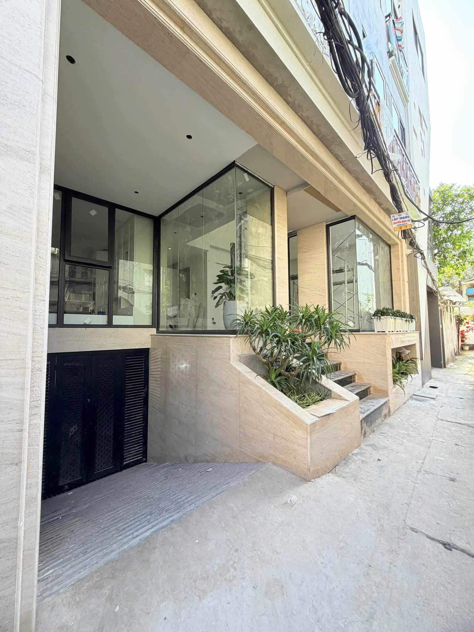 TÒA CĂN HỘ HOÀNG HOA THÁM - 10 TẦNG CÓ HẦM - CÁCH PHỐ 50M